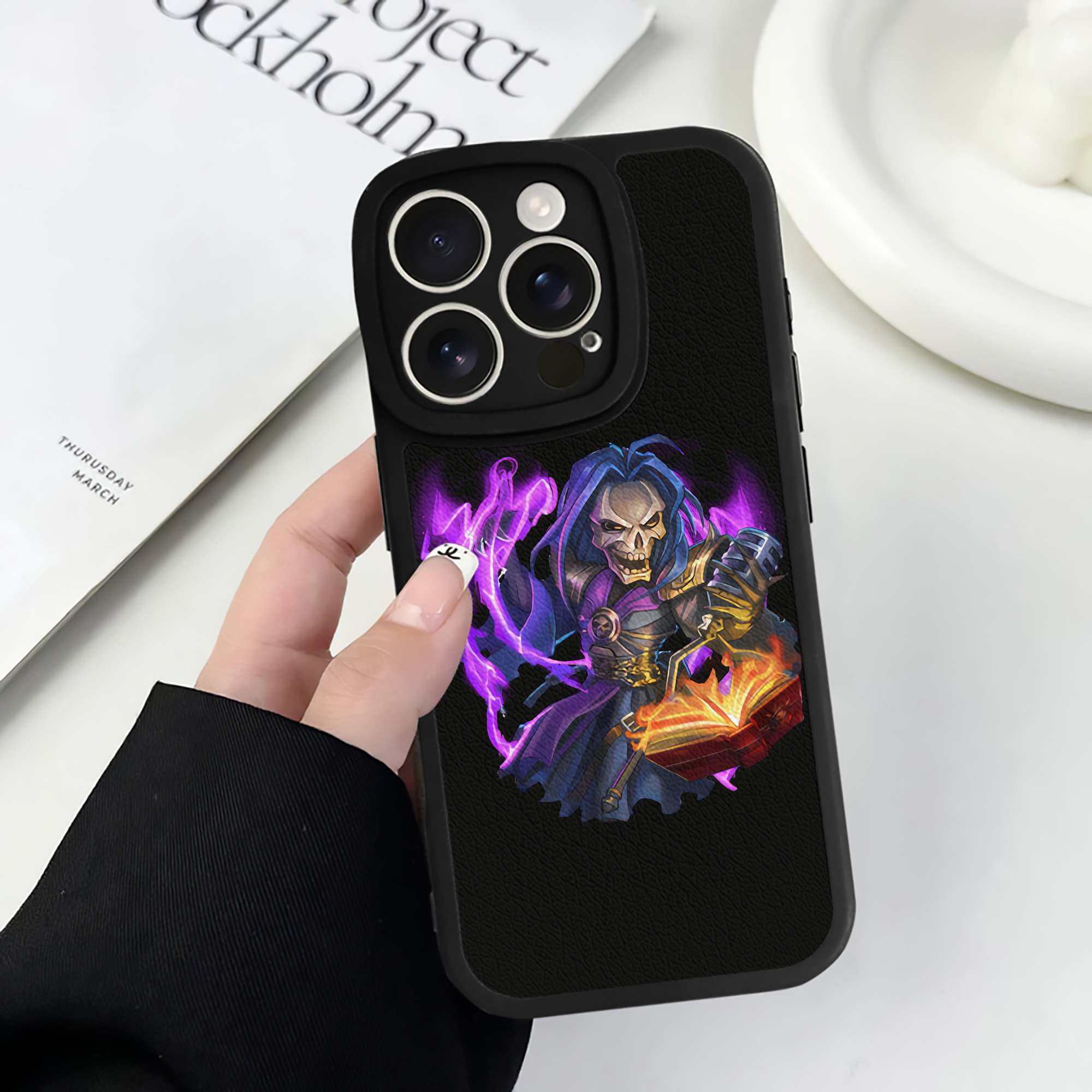 リーグ・オブ・レジェンド League of Legends LOL 【iPhone 16シリーズ対応】シリコンスマホケース（レザー調） 材質：シリコン